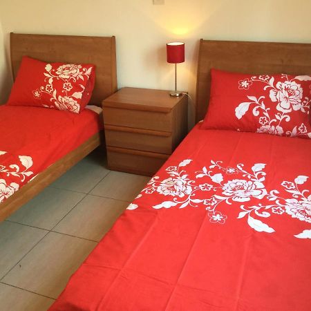 Poolside 2 Bedroom Apt, Paphos Riviera, Universal Area Bagian luar foto