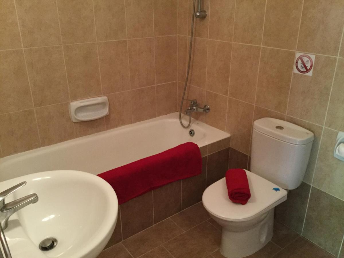 Poolside 2 Bedroom Apt, Paphos Riviera, Universal Area Bagian luar foto