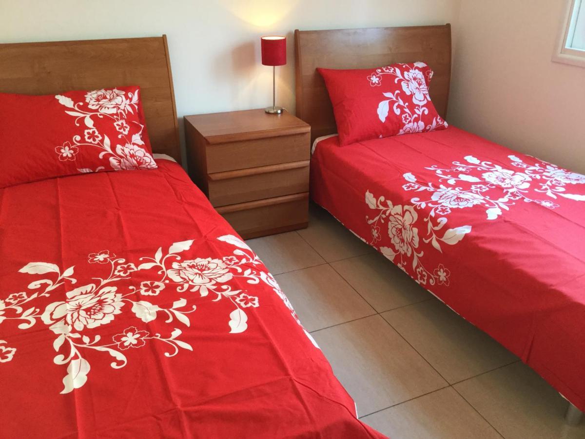Poolside 2 Bedroom Apt, Paphos Riviera, Universal Area Bagian luar foto