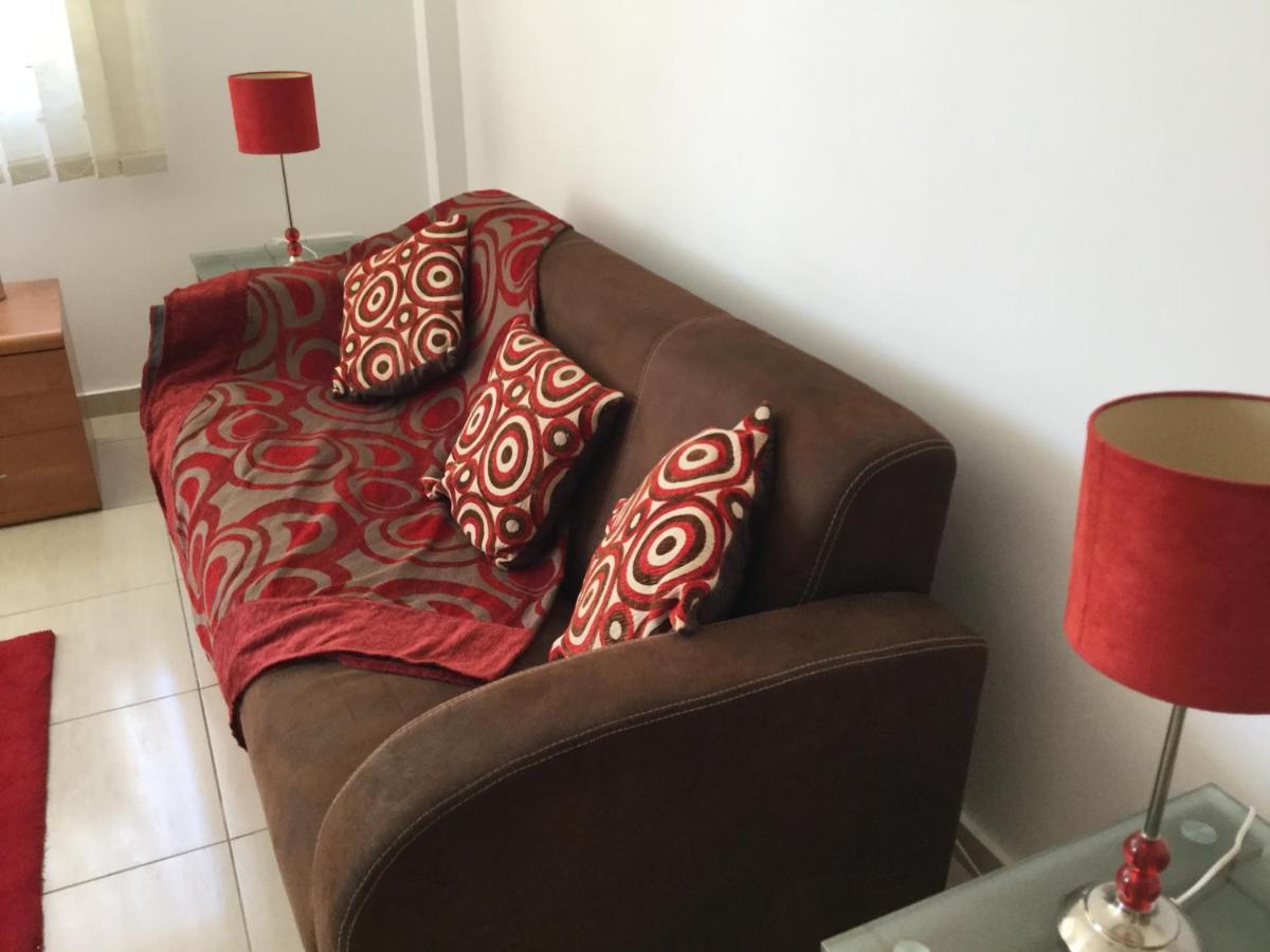 Poolside 2 Bedroom Apt, Paphos Riviera, Universal Area Bagian luar foto
